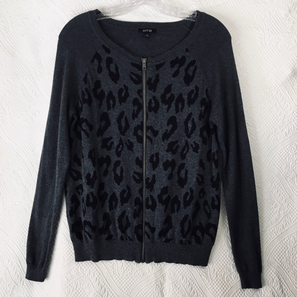 Woman’s Med. Apt 9 black/leopard Zip up Sweater